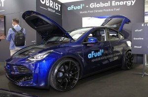 Спасение планеты: Tesla с бензиновым мотором