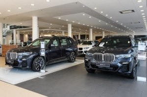Меньше, зато дороже: планы BMW и Daimler на продажу авто