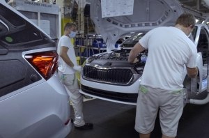 Skoda остановила работу двух чешских заводов Skoda остановила работу двух чешских заводов