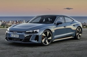 Audi стала зарабатывать на электромобилях