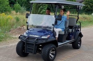 В Україні презентували нову лінійку електричних гольф-карів LVTONG
