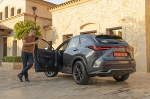 Новый Lexus NX: приговор для немецкой тройки?