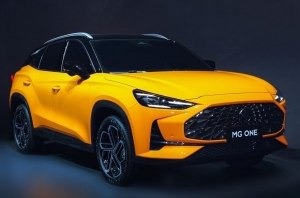 Двуличный кросс-хэтч MG One стартует с одним агрегатом