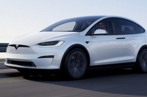 NHTSA спрашивает Tesla, почему она не отозвала «проблемный» автопилот после обновления