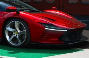 Классика на новый лад: самый экстремальный суперкар Ferrari