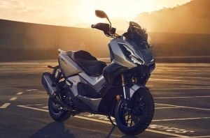 Honda представила новый скутер ADV350 Adventure Honda представила новый скутер ADV350 Adventure