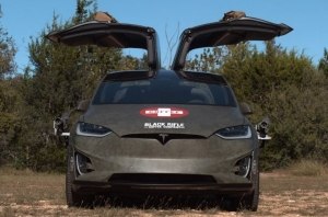 В стиле Маска: Tesla Model X с пулеметами и кофемашиной В стиле Маска: Tesla Model X с пулеметами и кофемашиной