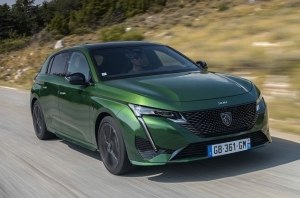 Новий PEUGEOT 308 став фіналістом Car Of The Year 2022!