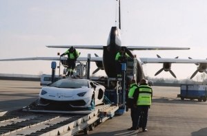 Из Украины в Германию вылетел самолет с Lamborghini и Rolls-Royce Из Украины в Германию вылетел самолет с Lamborghini и Rolls-Royce