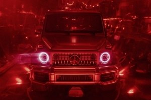 «Гелик» засунули в гигантскую красную таблетку