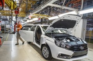 Кабмин продлил запрет на импорт в Украину автомобилей из России