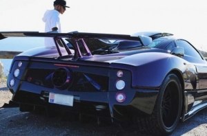 Семикратный чемпион «Формулы-1» продал эксклюзивный суперкар