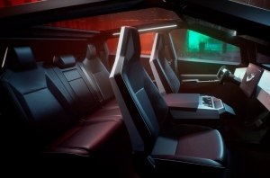 Tesla запатентовала уникальную концепцию складных сидений Cybetruck Tesla запатентовала уникальную концепцию складных сидений Cybetruck