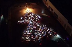 В Киеве водители составили «новогоднюю ель»