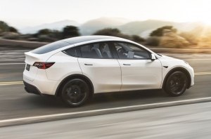 20.000 кроссоверов Tesla отправляются на ремонт