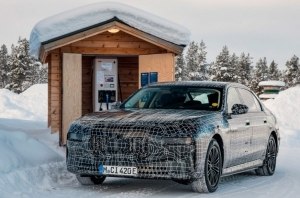 BMW начала испытания нового седана i7
