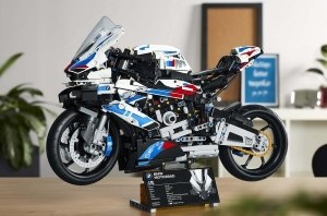 Конструктор LEGO BMW M1000RR Technic Set