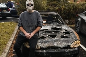 Японская надежность: Mazda продолжает ездить после страшного пожара (видео) Японская надежность: Mazda продолжает ездить после страшного пожара (видео)