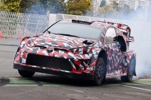 Глава Toyota показал мастер-класс по дрифту