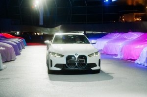 Как тебе такое Илон Маск: BMW досрочно начала поставки электрокара i4