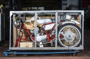 Еще в целлофане: на продажу выставлен новый 24-летний мотоцикл Honda Еще в целлофане: на продажу выставлен новый 24-летний мотоцикл Honda