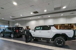 Насколько огромен новый GMC Hummer