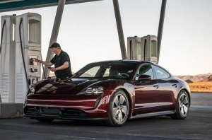 Быстрее не зарядишься: новый рекорд Porsche Taycan