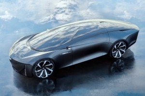 Cadillac InnerSpace: телевизор вместо лобового стекла и тапочки вместо педалей