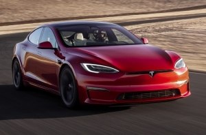 Tesla обновила Model S