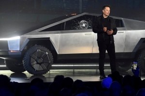 Tesla перенесла старт производства пикапа Cybertruck