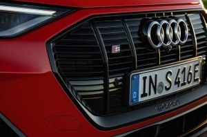 Первые изображения новой Audi RSQ6 e-tron