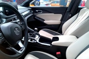 Салон возрожденной Acura Integra
