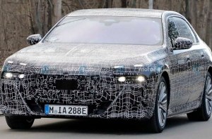 Новая BMW 7 Series попалась на фото