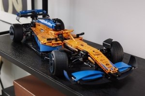 В новом формульном болиде McLaren из 1,4 тысячи деталей Lego спрятали подсказку