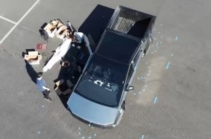 Серийный Cybertruck попал на видео