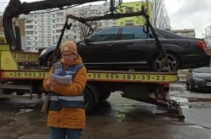 В Киеве у злостной нарушительницы забрали Mercedes В Киеве у злостной нарушительницы забрали Mercedes