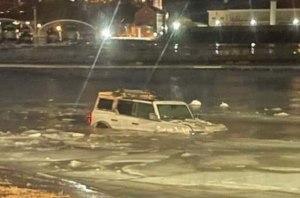 С кем не бывает: владелец Ford Bronco утопил внедорожник