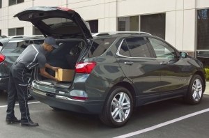 Японцы заказывают доставку посылок прямо в багажник авто