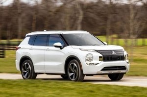 Mitsubishi отзывает 17 000 кроссоверов Outlander